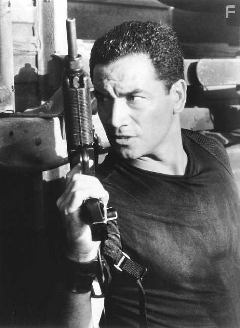 Temuera Morrison in Не называй меня малышкой (1996)