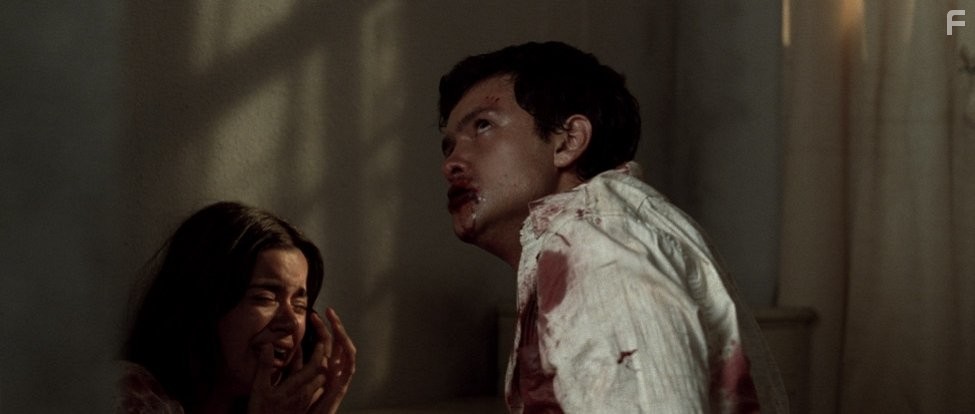 Paulina Gaitan and Francisco Barreiro in Мы то, что мы есть (2010)