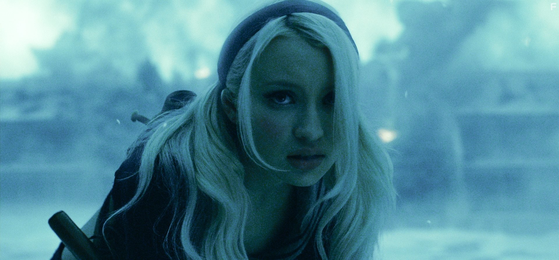 Emily Browning in Запрещённый приём (2011)