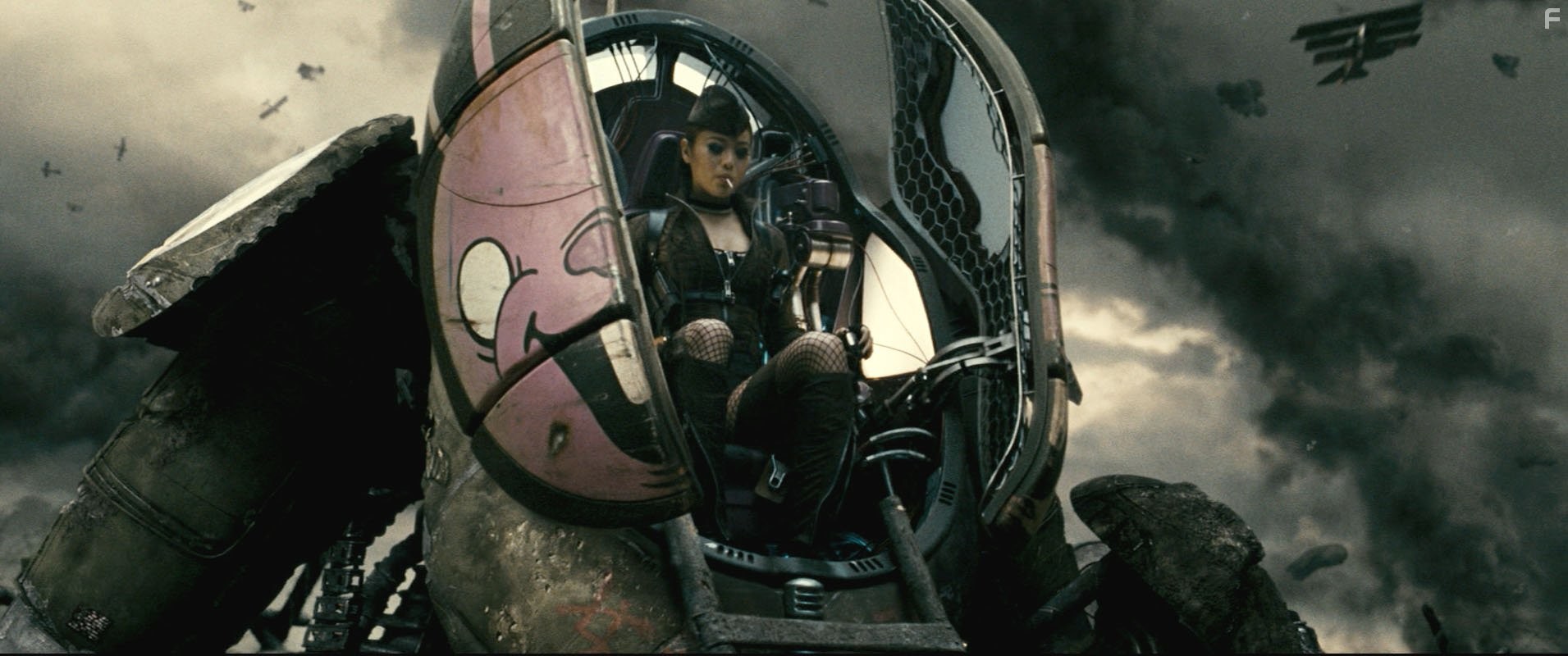 Jamie Chung in Запрещённый приём (2011)