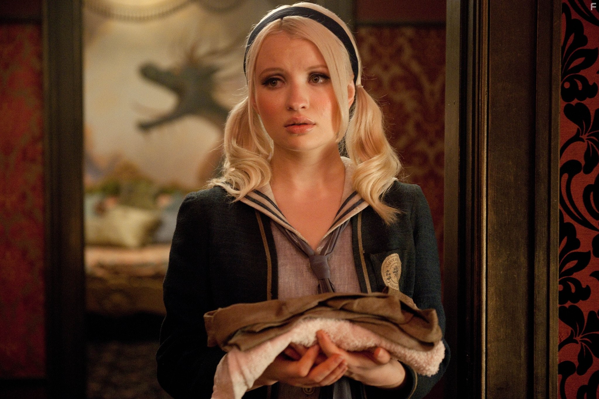 Emily Browning in Запрещённый приём (2011)