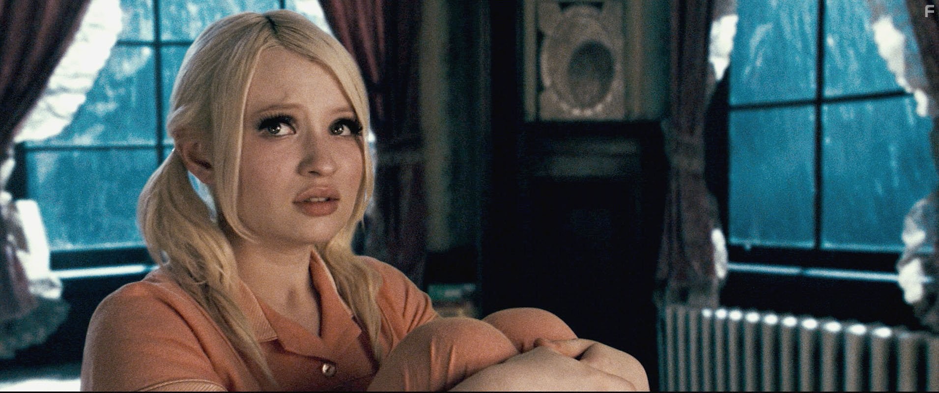 Emily Browning in Запрещённый приём (2011)