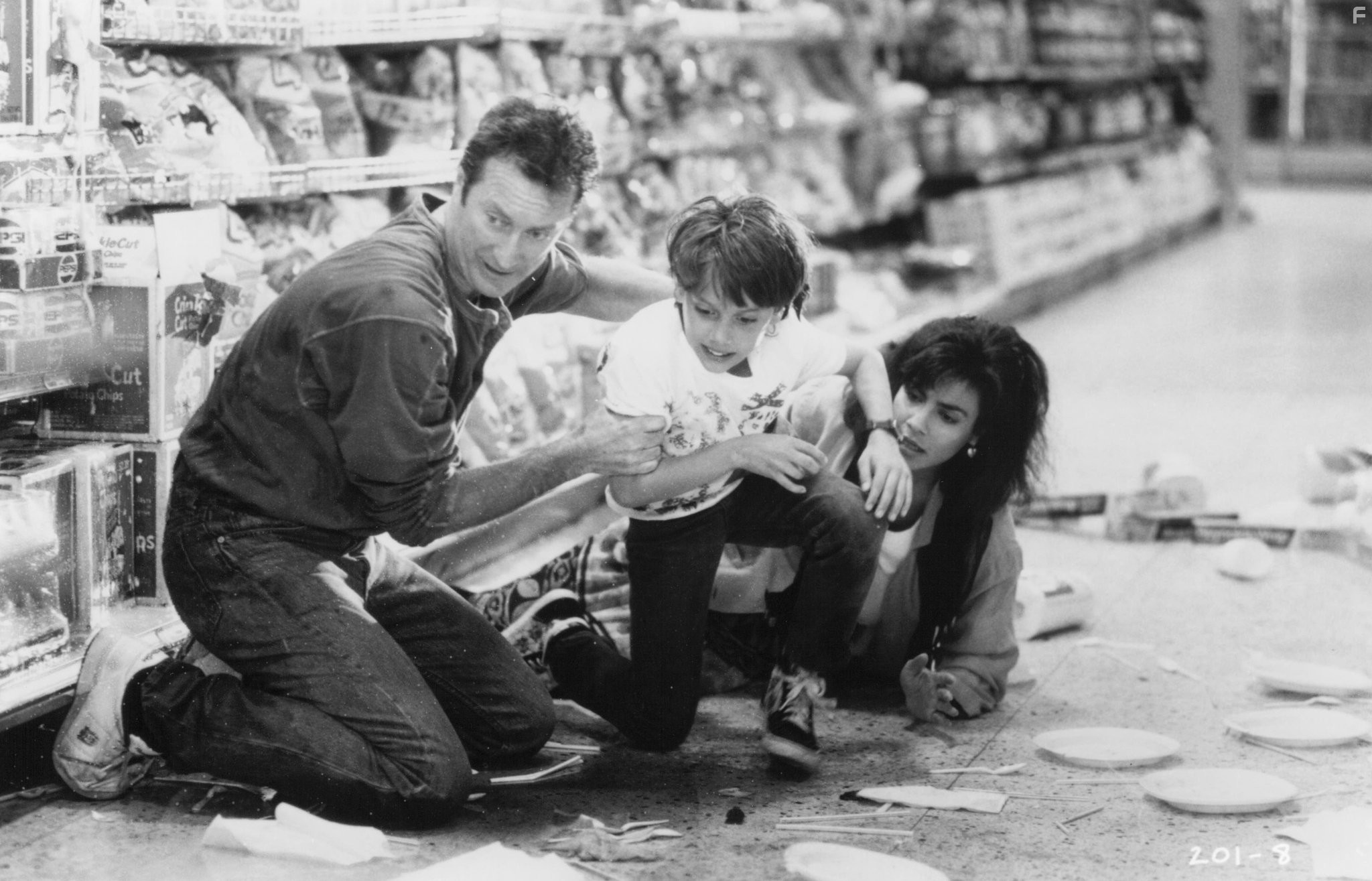 Bryan Brown and Rachel Ticotin in Иллюзия убийства 2 (1991)