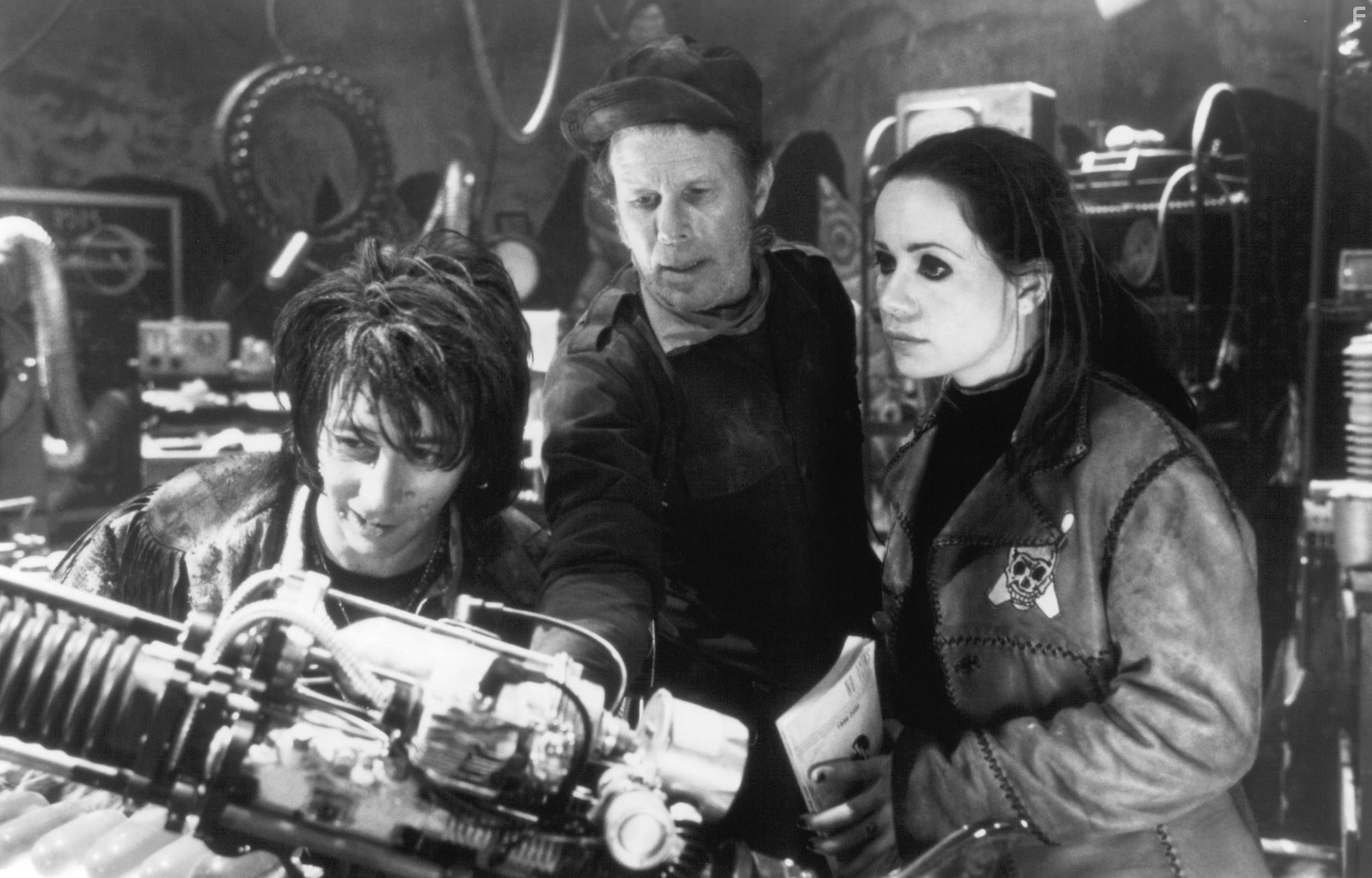 Janeane Garofalo, Paul Reubens, and Tom Waits in Таинственные люди (1999)
