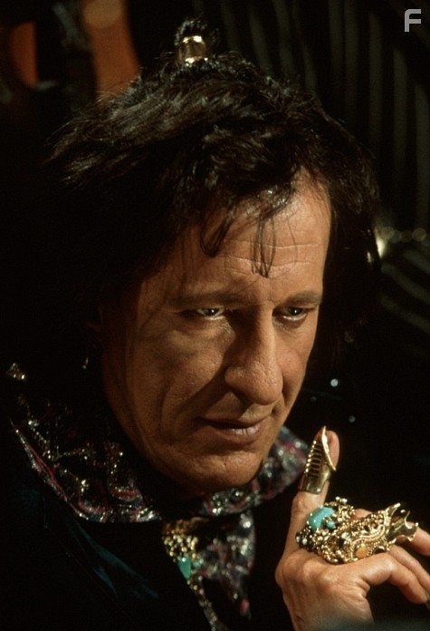 Geoffrey Rush in Таинственные люди (1999)