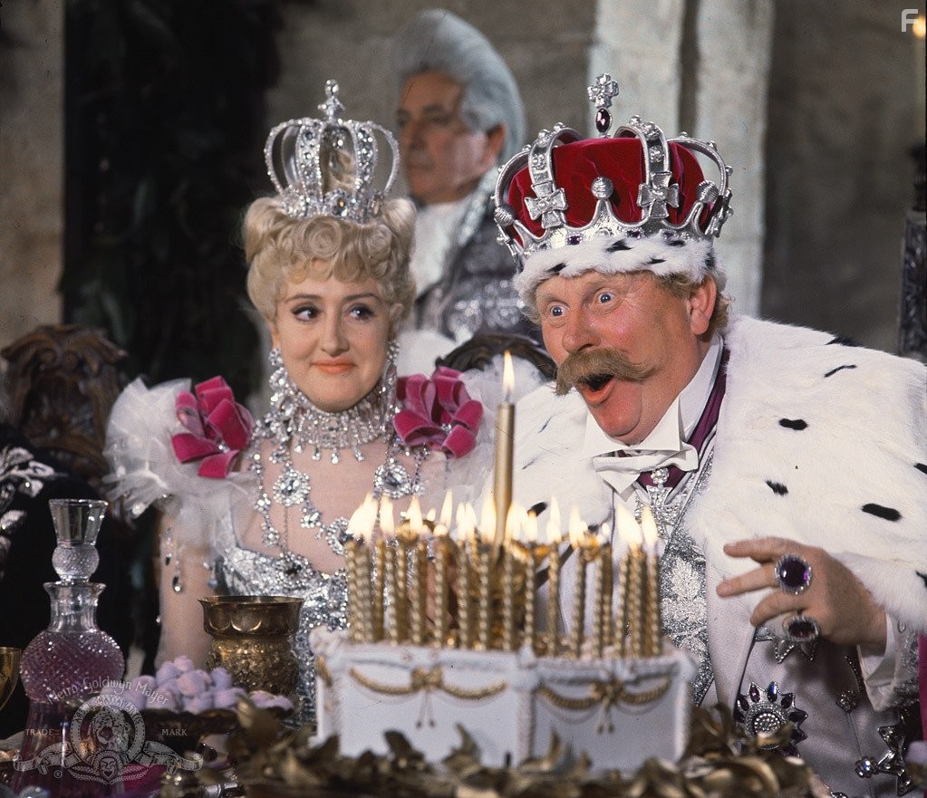 Gert Fr?be and Anna Quayle in Пиф-паф ой-ой-ой (1968)