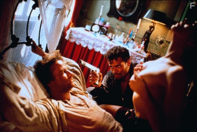 Christopher Lambert, Mario Van Peebles, and Ana Luisa Pardo in Стрелок (1993)