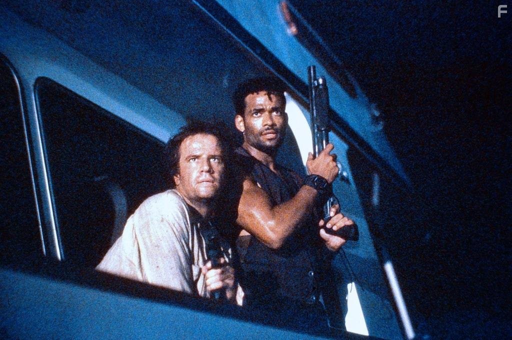 Christopher Lambert and Mario Van Peebles in Стрелок (1993)
