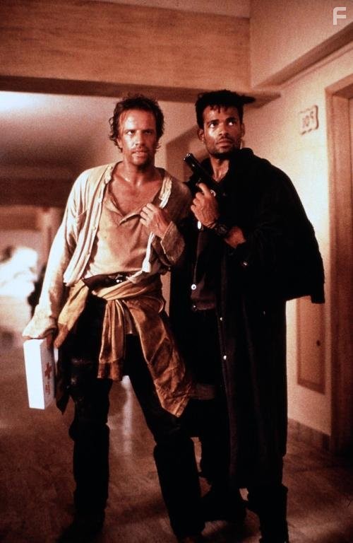 Christopher Lambert and Mario Van Peebles in Стрелок (1993)