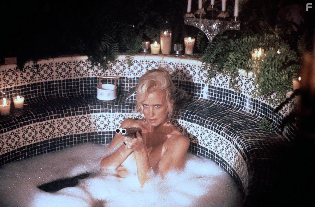 Sally Kirkland in Стрелок (1993)