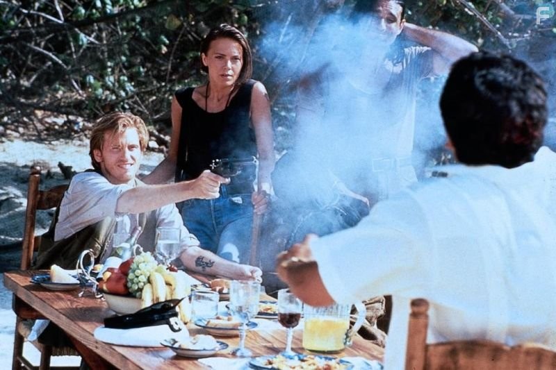 Brenda Bakke and Denis Leary in Стрелок (1993)