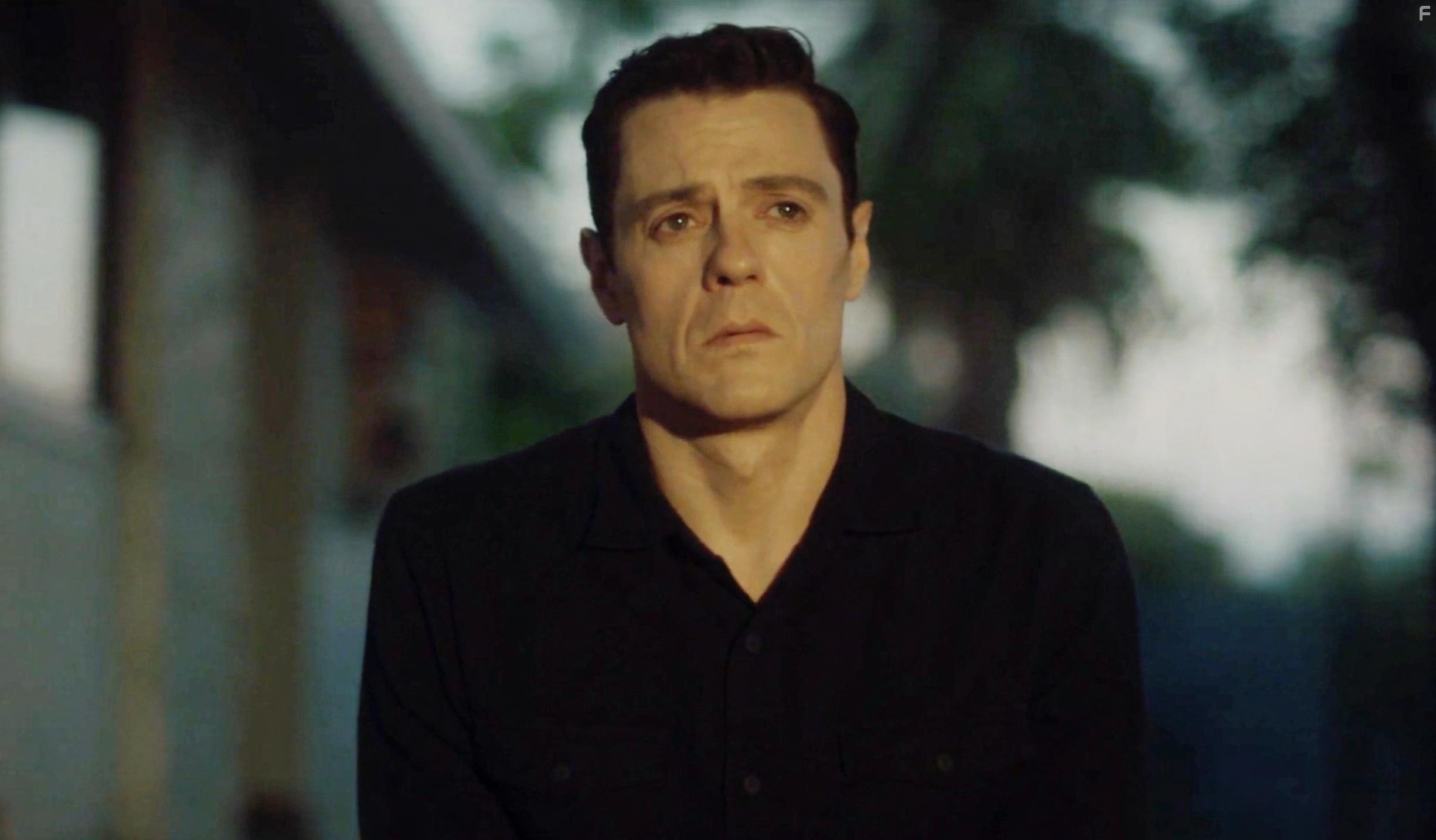 Парень создаёт девушку