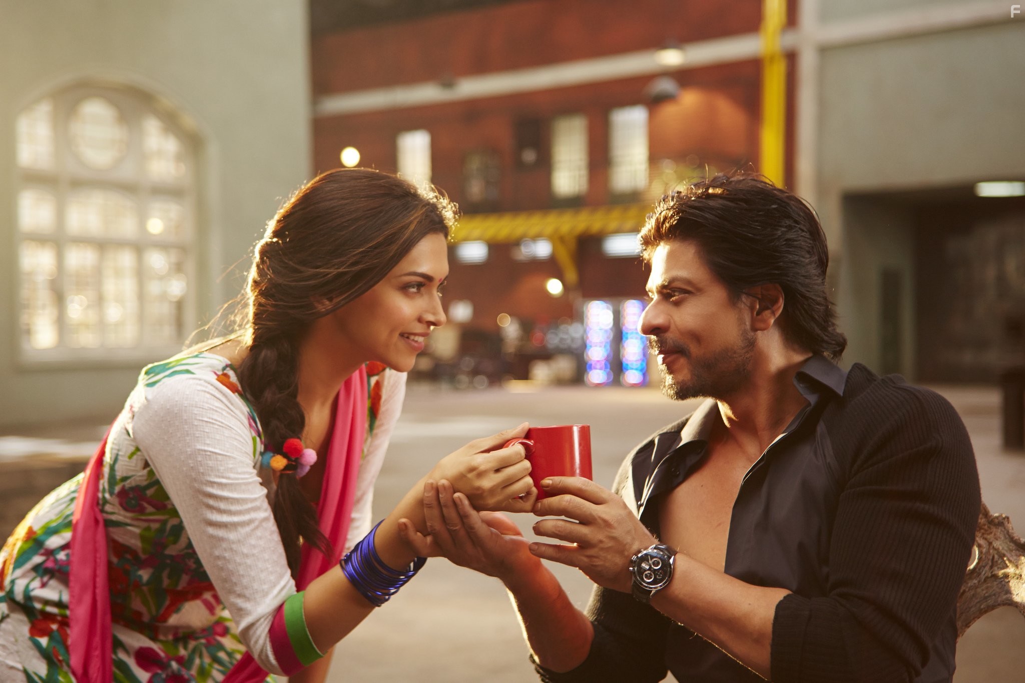 Shah Rukh Khan and Deepika Padukone in С Новым годом (2014)