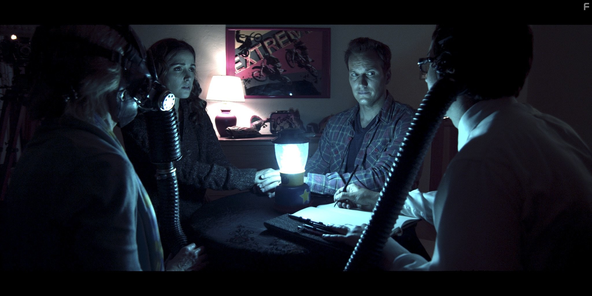 Lin Shaye, Rose Byrne, Patrick Wilson, and Leigh Whannell in Астрал (2010)