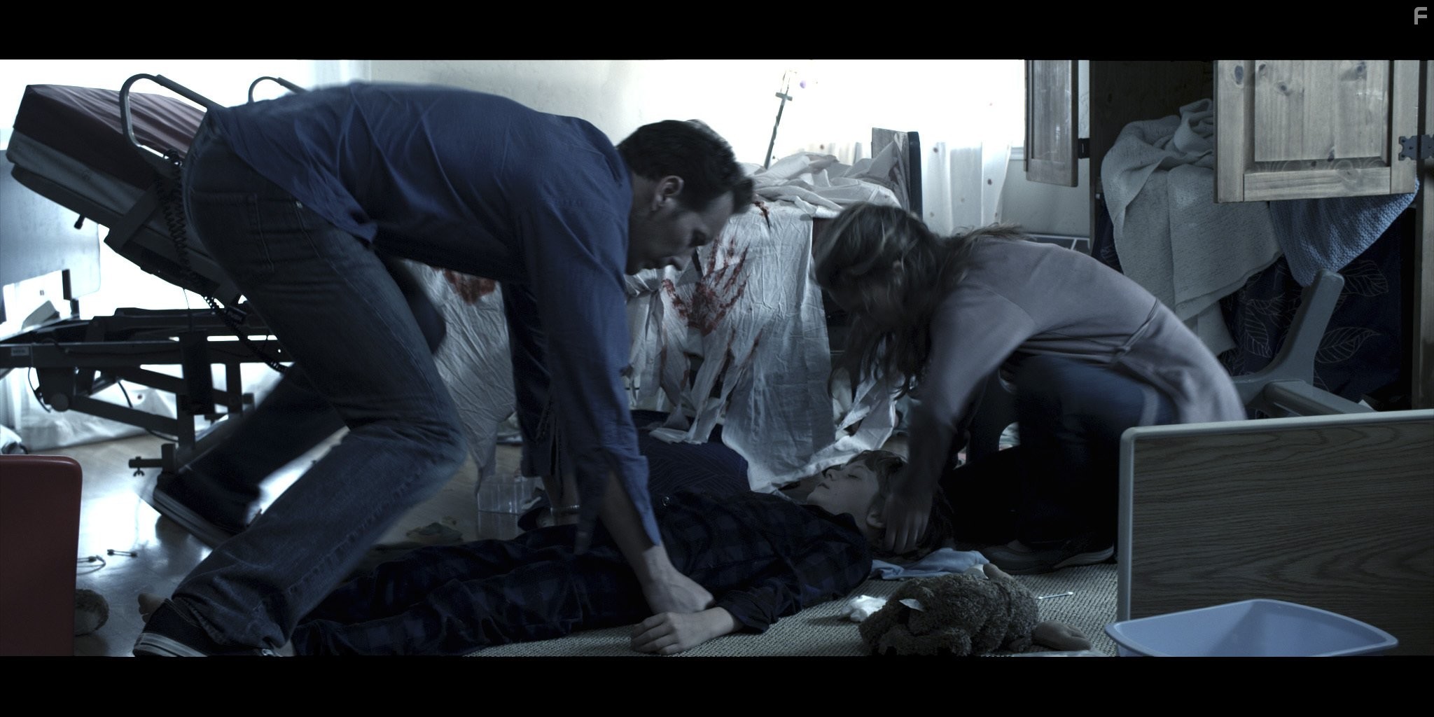 Rose Byrne, Patrick Wilson, and Ty Simpkins in Астрал (2010)