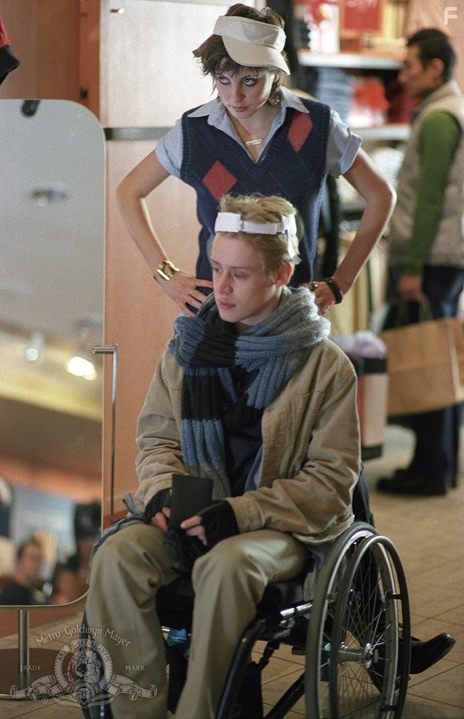 Macaulay Culkin and Eva Amurri Martino in Спасённая (2004)