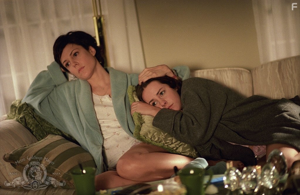 Mary-Louise Parker and Jena Malone in Спасённая (2004)