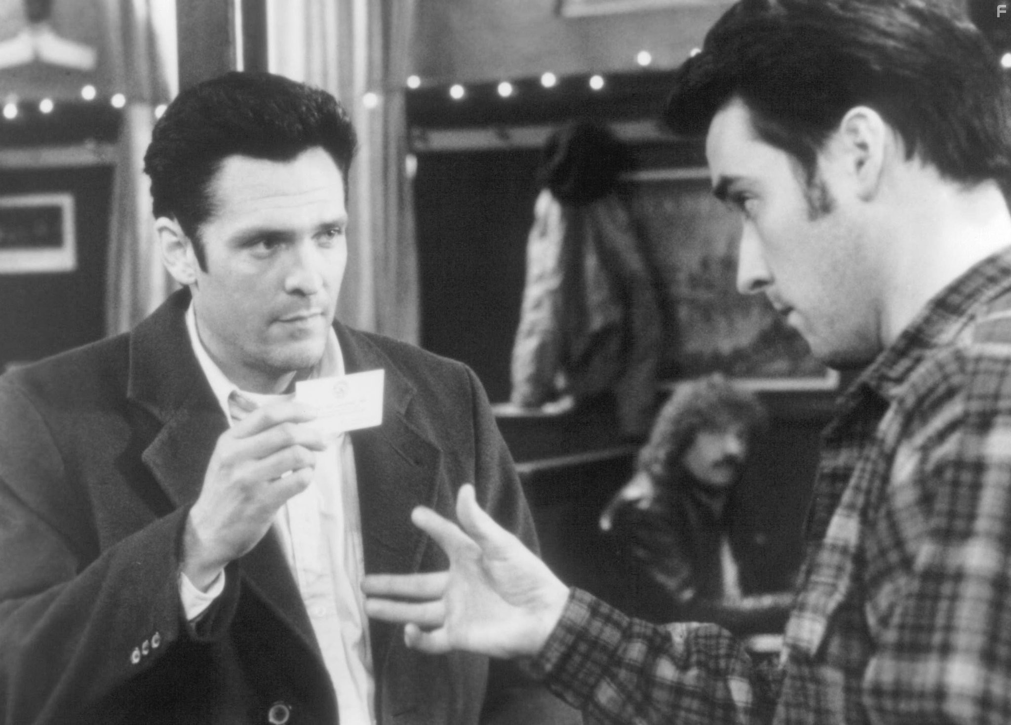 John Cusack and Michael Madsen in Бесплатные деньги (1993)