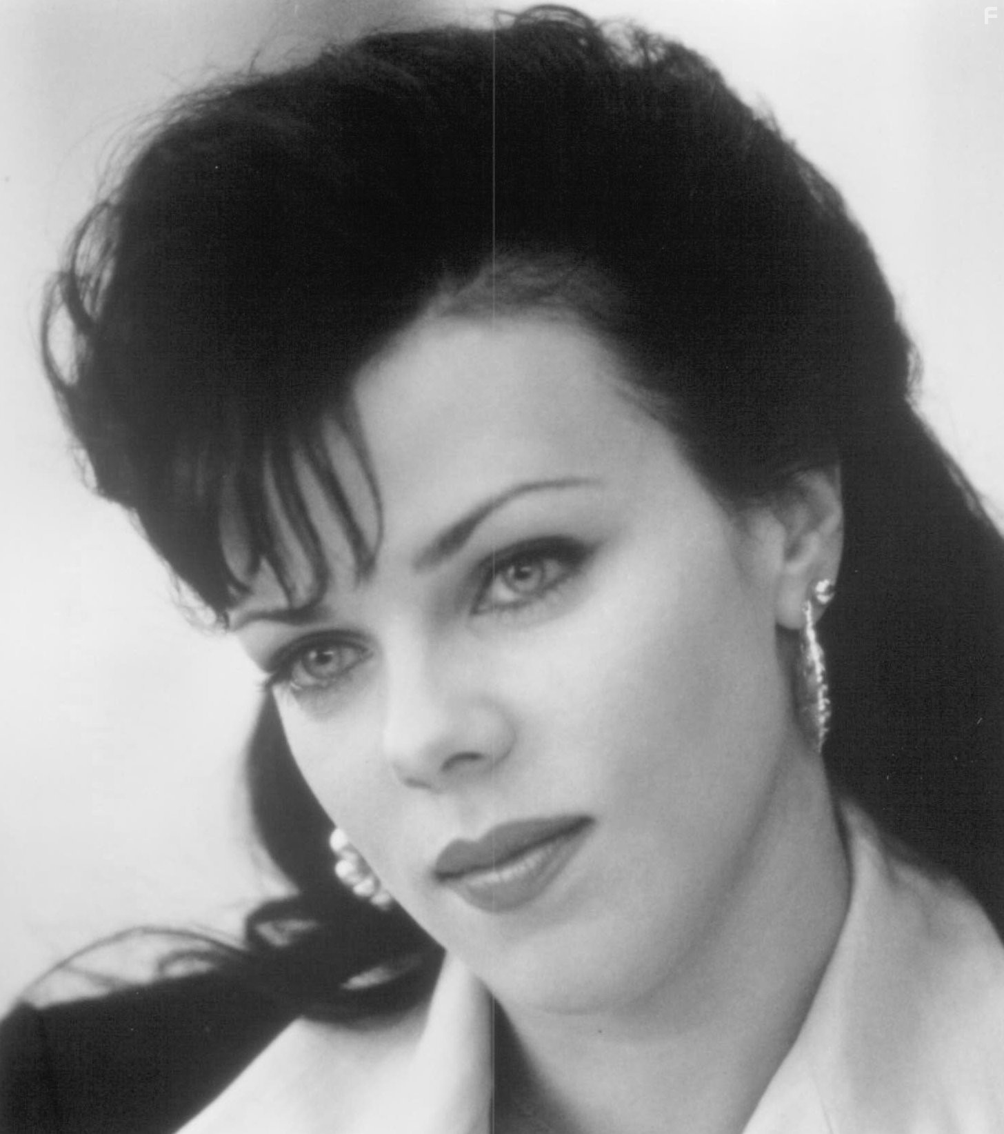Debi Mazar in Бесплатные деньги (1993)