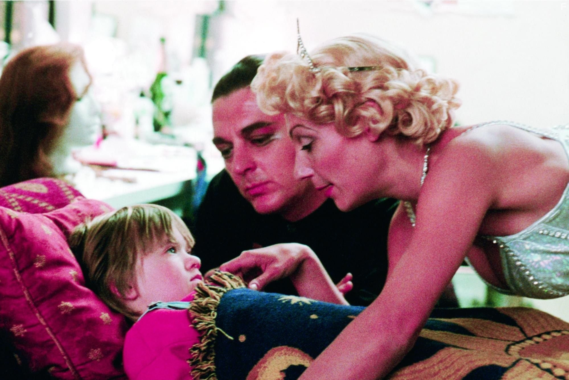 Haley Joel Osment and Ute Lemper in Богус (1996)