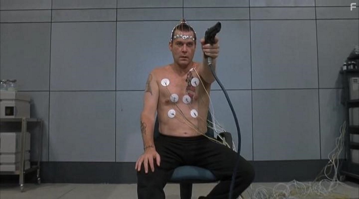 Ray Liotta in Контроль (2004)