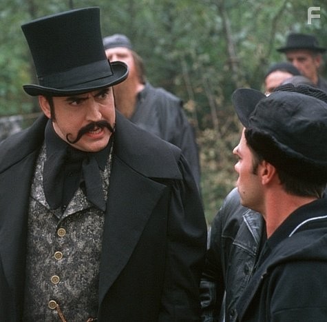 Alfred Molina and Jed Rees in Дадли Справедливый (1999)