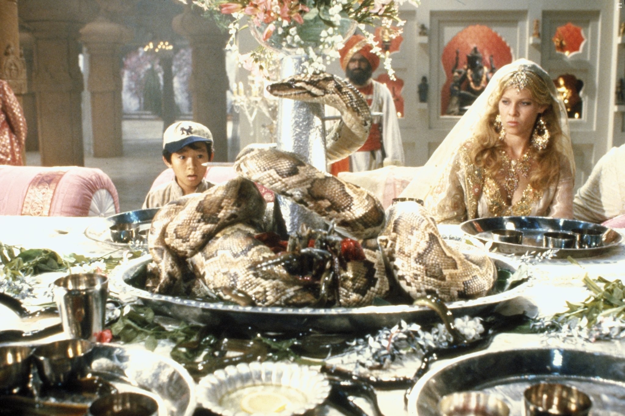 Kate Capshaw and Jonathan Ke Quan in Индиана Джонс и Храм судьбы (1984)