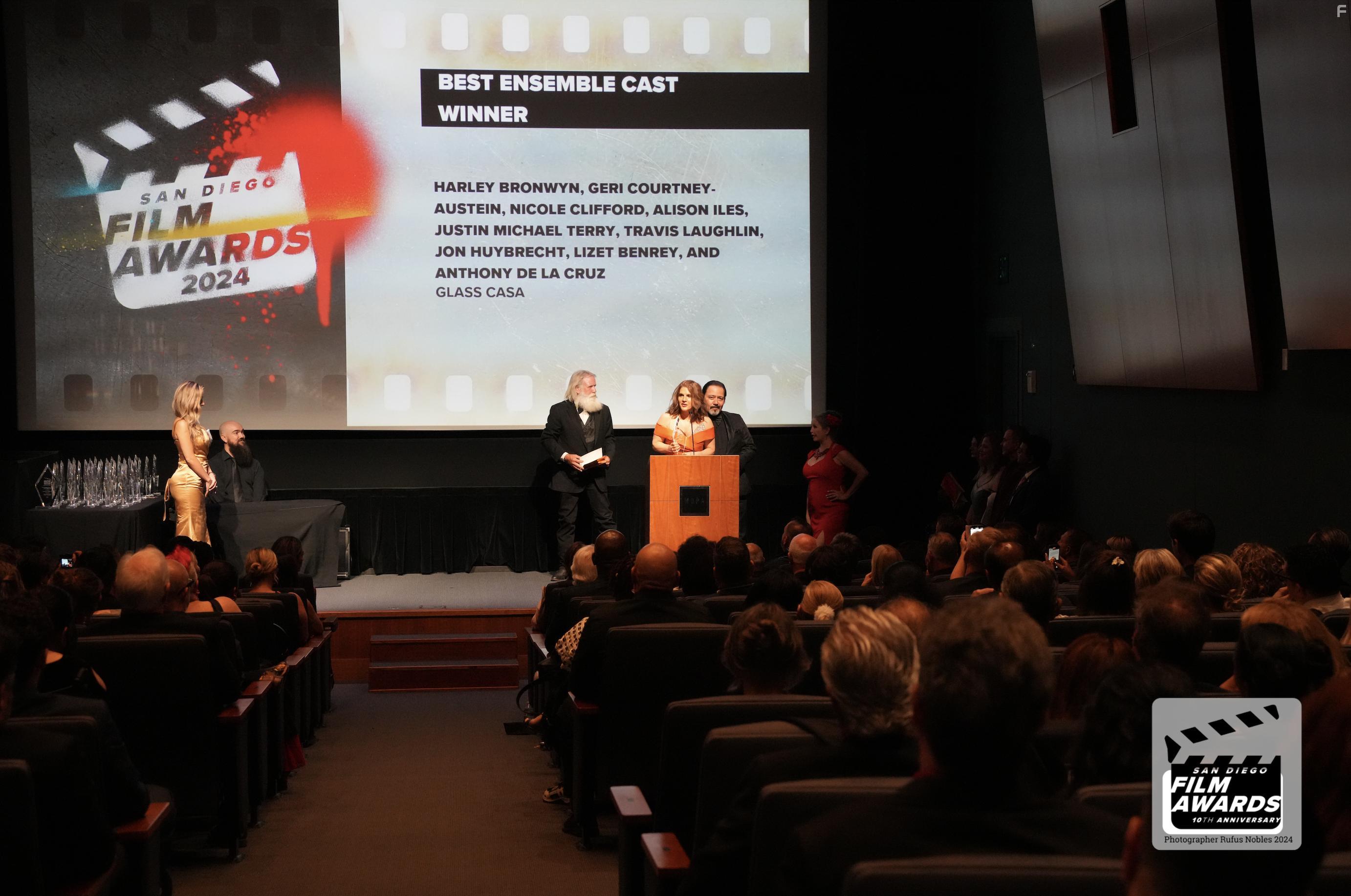 Стеклянный дом