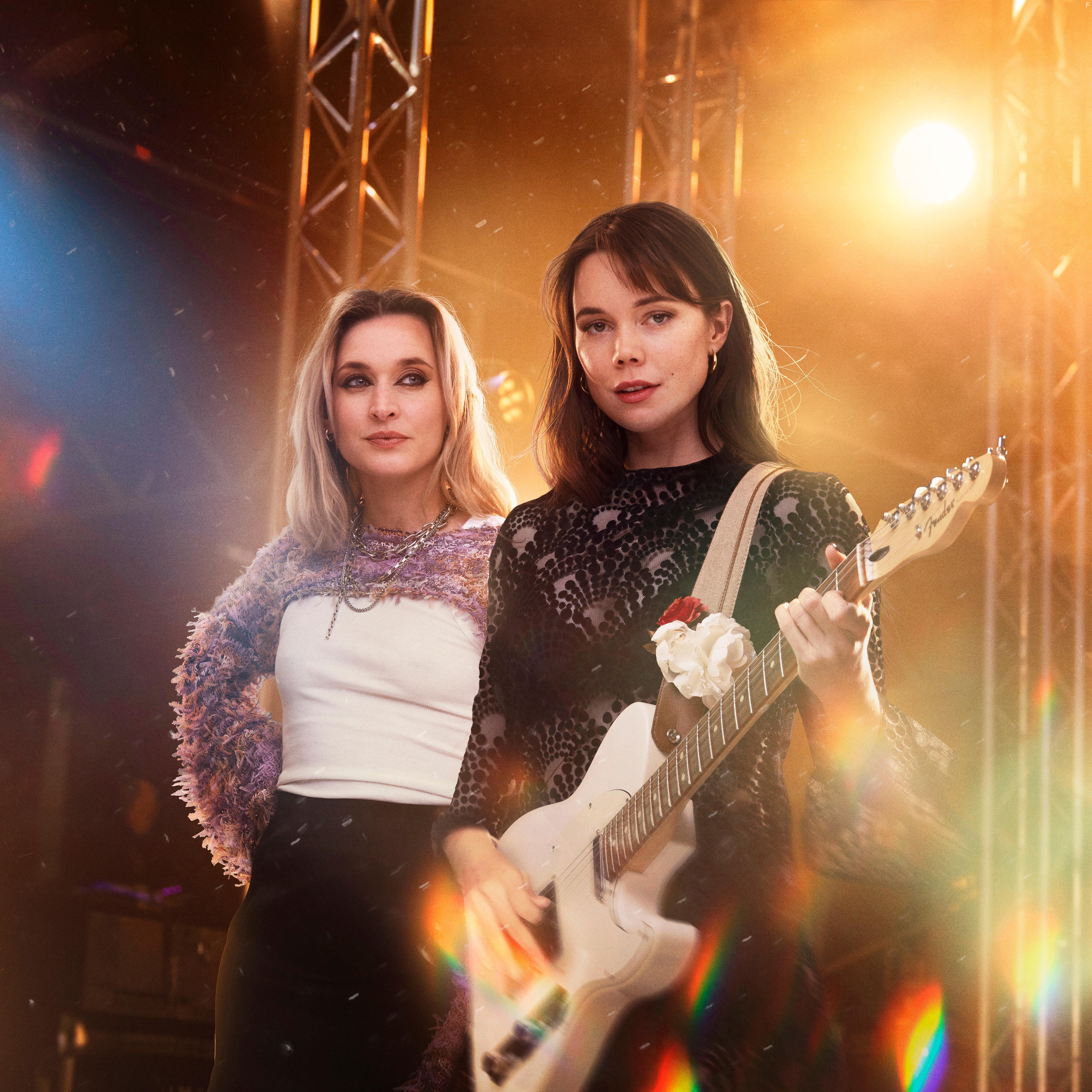 Нова и Элис