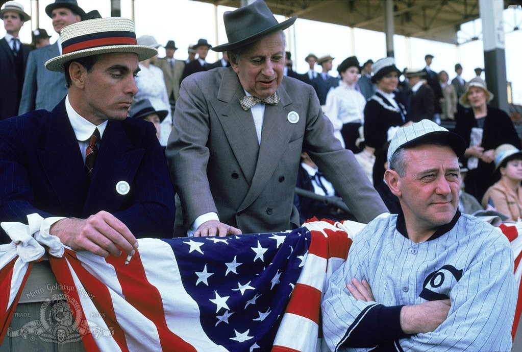 John Sayles, John Mahoney, and Studs Terkel in Boсемь выходят из игры (1988)