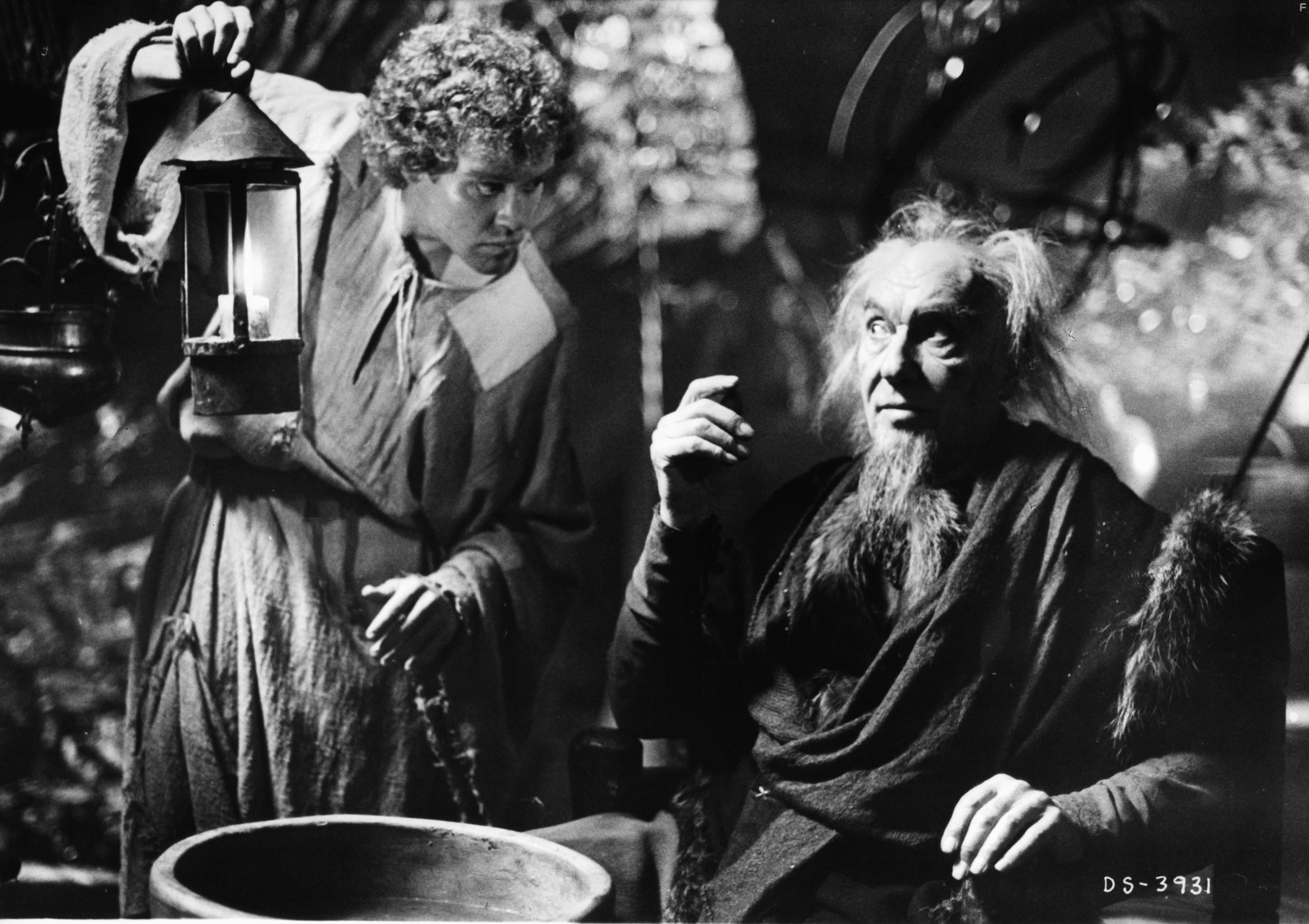 Peter MacNicol and Ralph Richardson in Победитель дракона (1981)