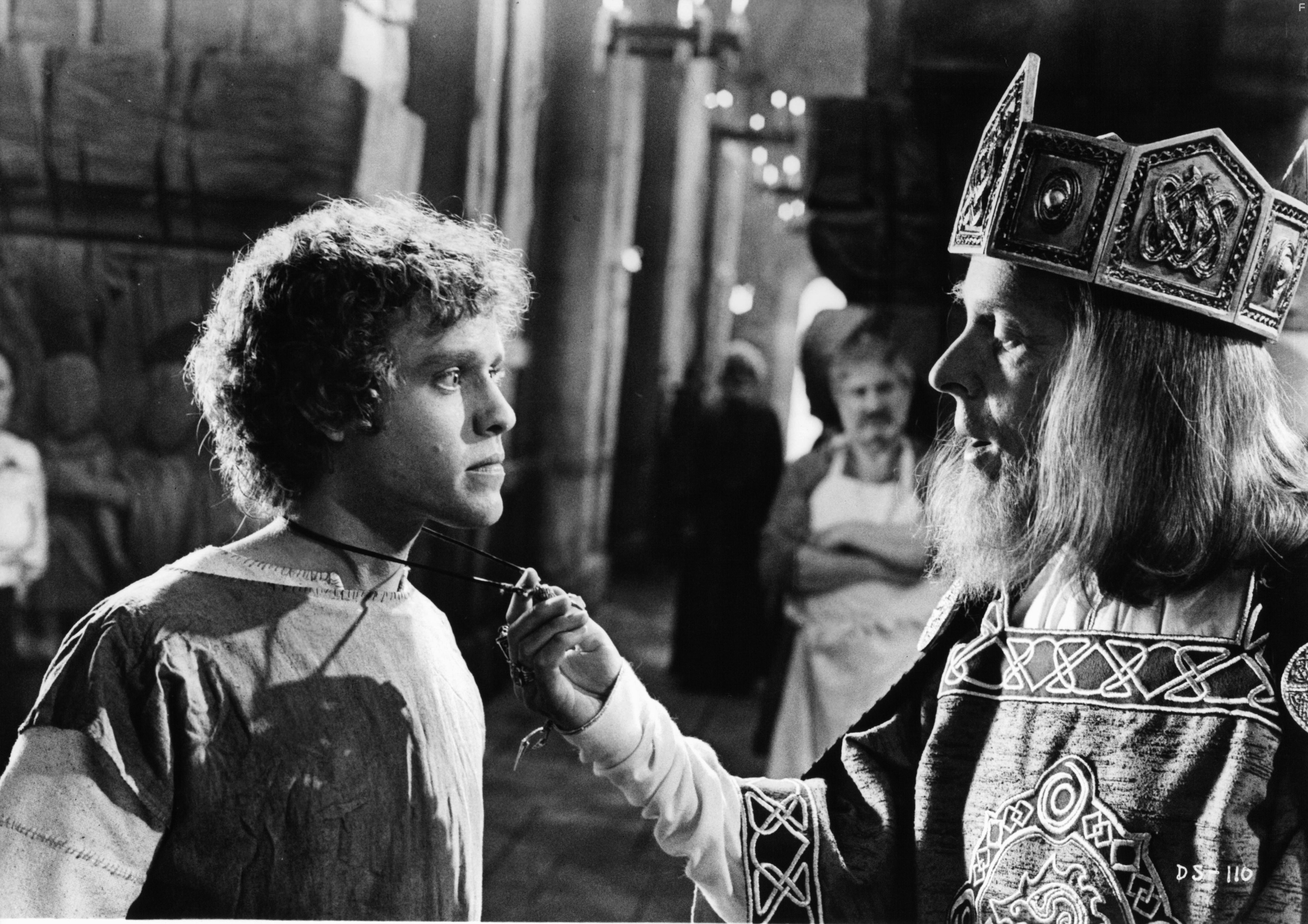 Peter MacNicol and Peter Eyre in Победитель дракона (1981)