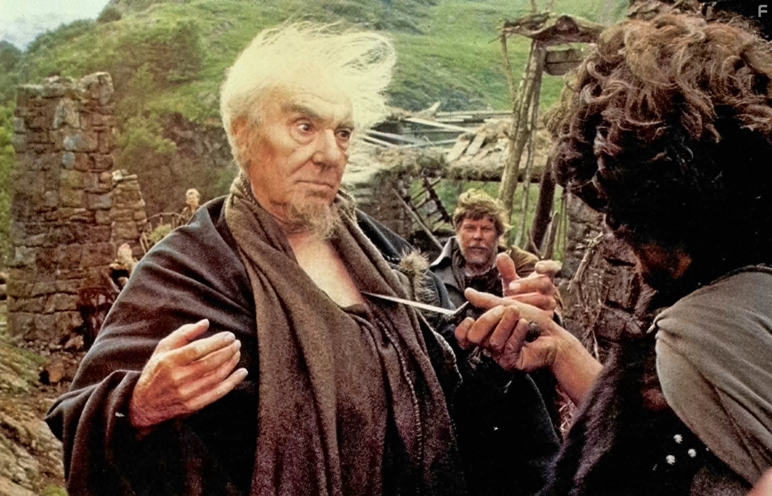 John Hallam, Ralph Richardson, and Albert Salmi in Победитель дракона (1981)