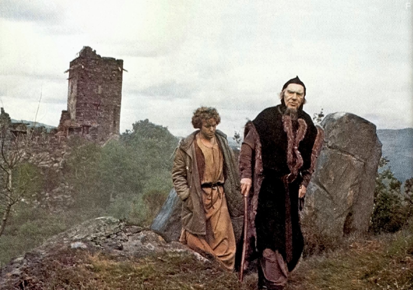 Peter MacNicol and Ralph Richardson in Победитель дракона (1981)