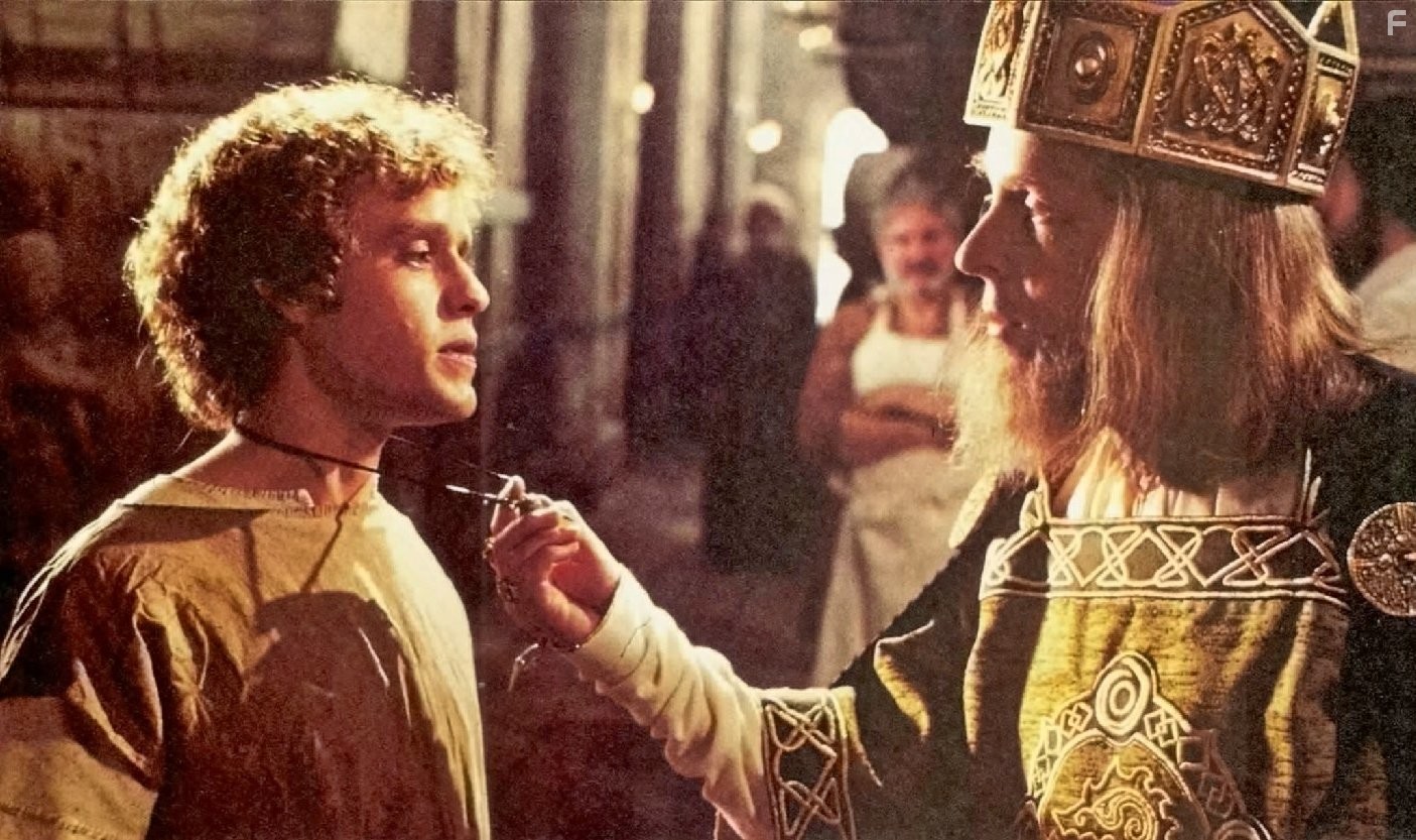 Peter MacNicol and Peter Eyre in Победитель дракона (1981)