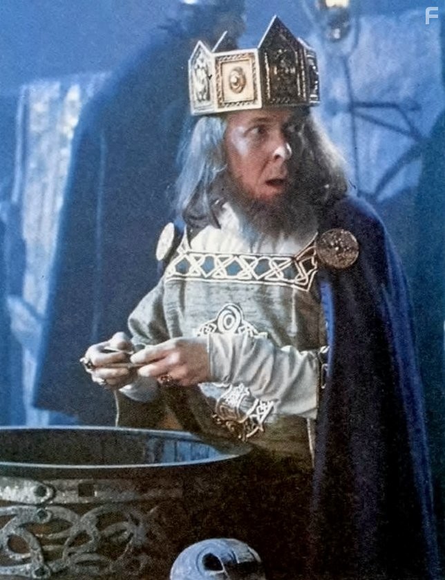 Peter Eyre in Победитель дракона (1981)