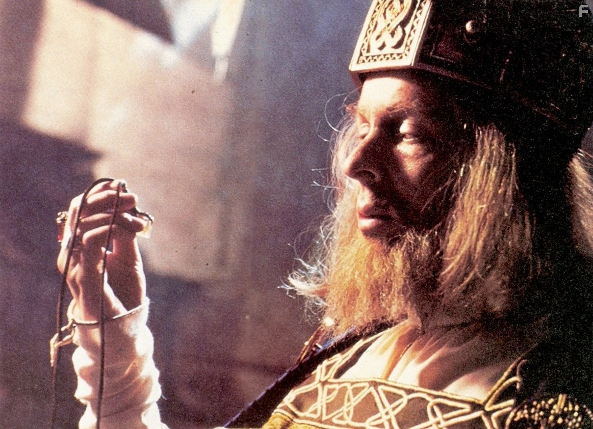 Peter Eyre in Победитель дракона (1981)