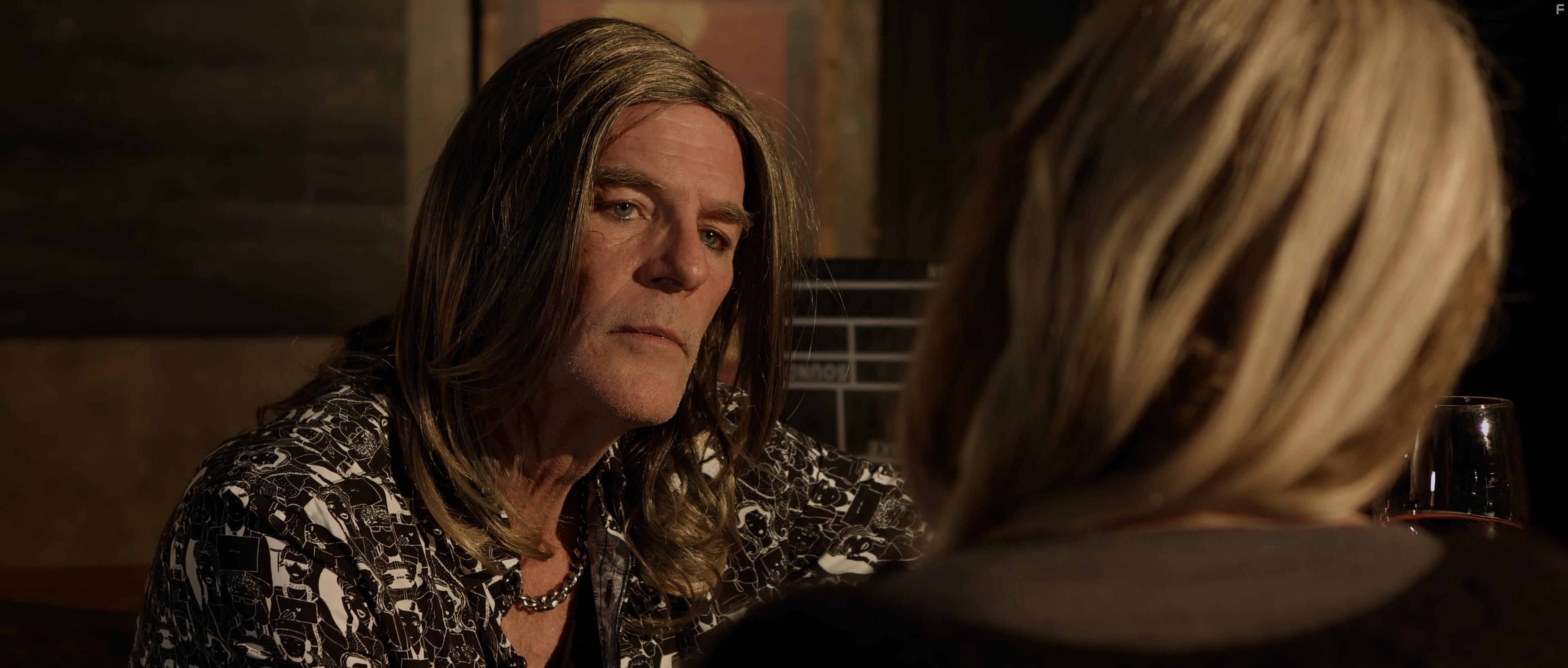 Жаль, что я люблю тебя