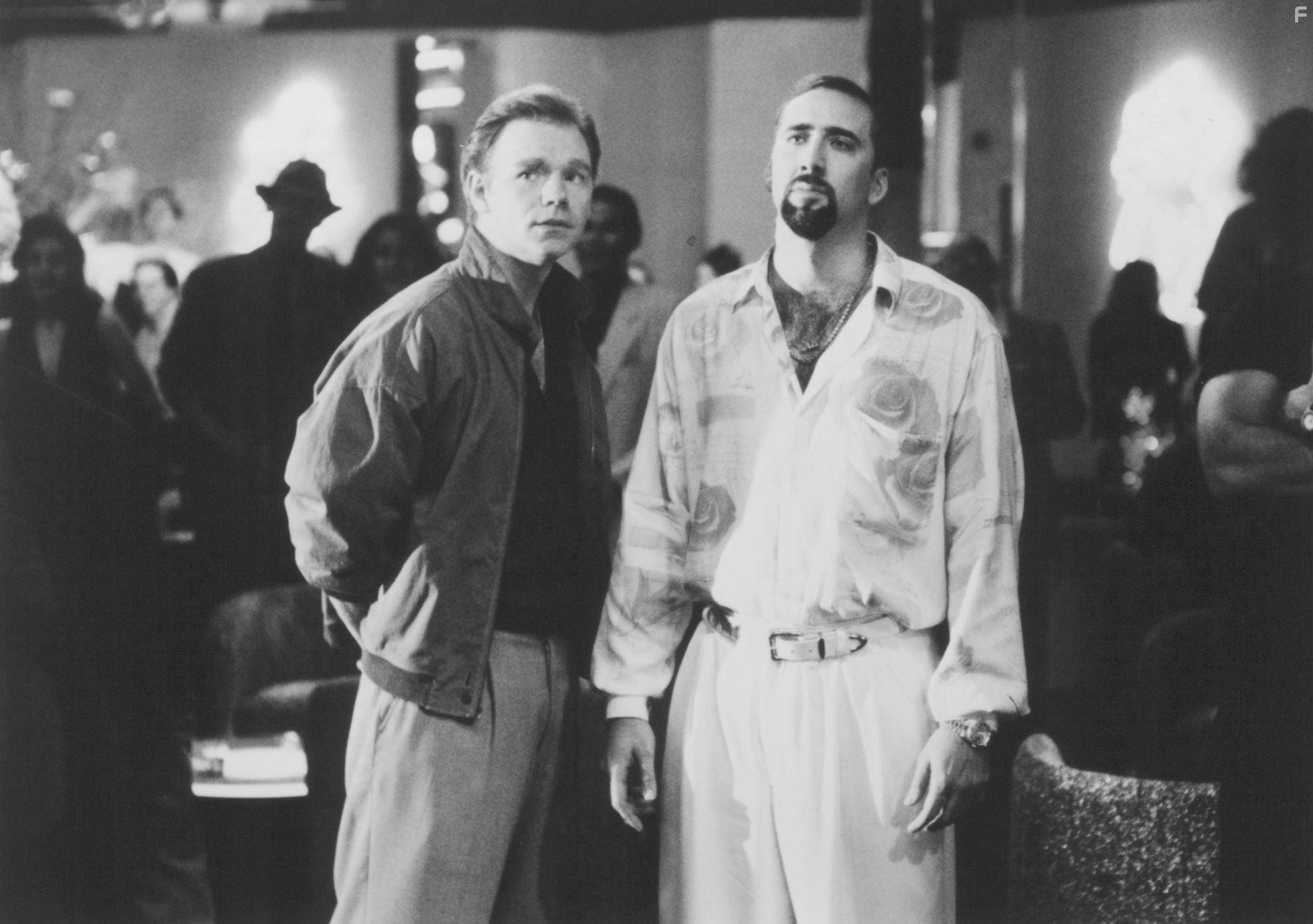 Nicolas Cage and David Caruso in Поцелуй смерти (1995)