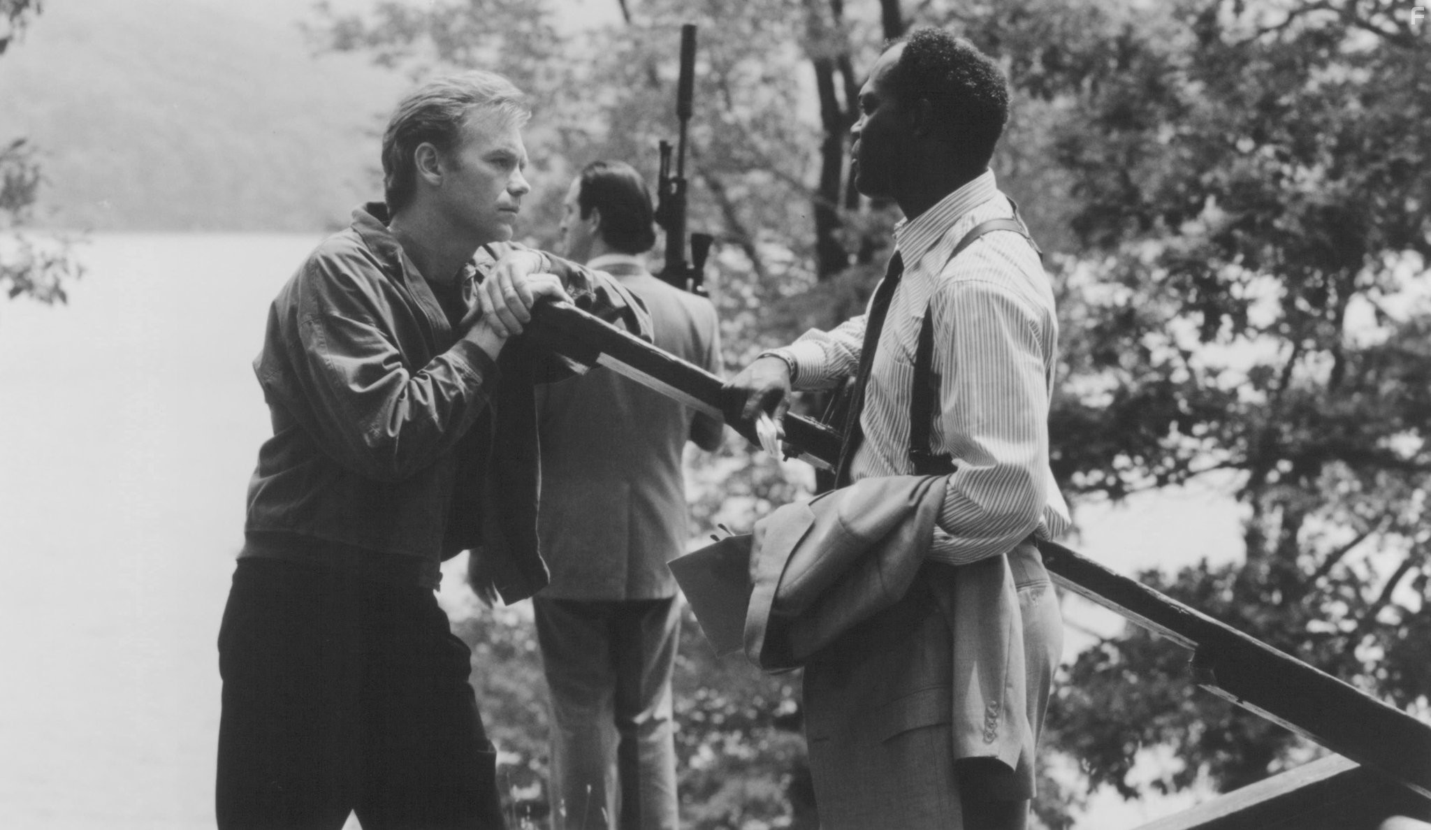 Samuel L. Jackson and David Caruso in Поцелуй смерти (1995)