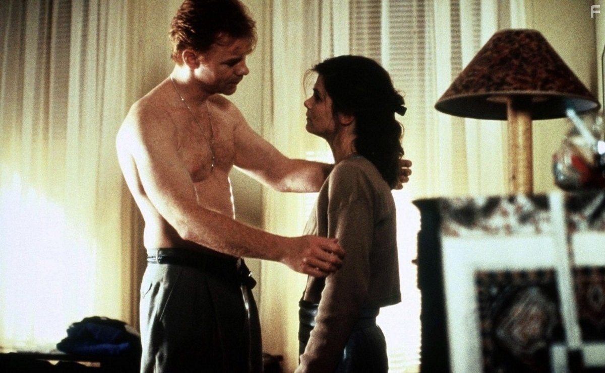 David Caruso and Kathryn Erbe in Поцелуй смерти (1995)