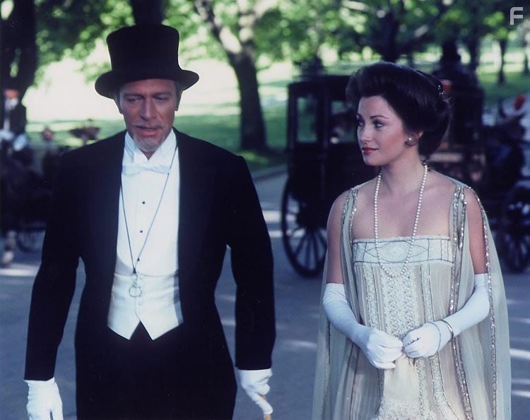 Christopher Plummer and Jane Seymour in Где-то во времени (1980)