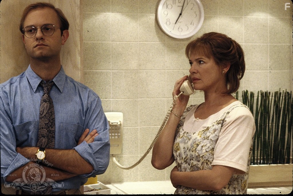 David Hyde Pierce and Dianne Wiest in Маленький человек Тейт (1991)