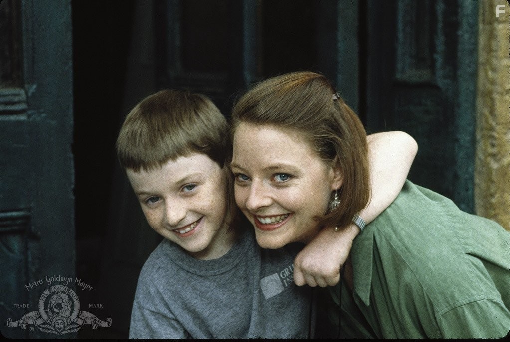 Jodie Foster and Adam Hann-Byrd in Маленький человек Тейт (1991)