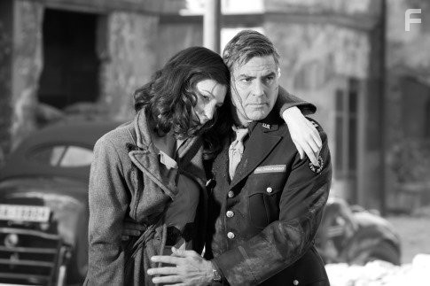 George Clooney and Cate Blanchett in Хороший немец (2006)