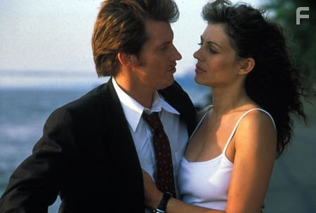 Elizabeth Hurley and Denis Leary in Наперекосяк (2001)