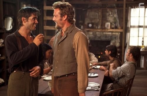 Colin Farrell and Gabriel Macht in Американские герои (2001)