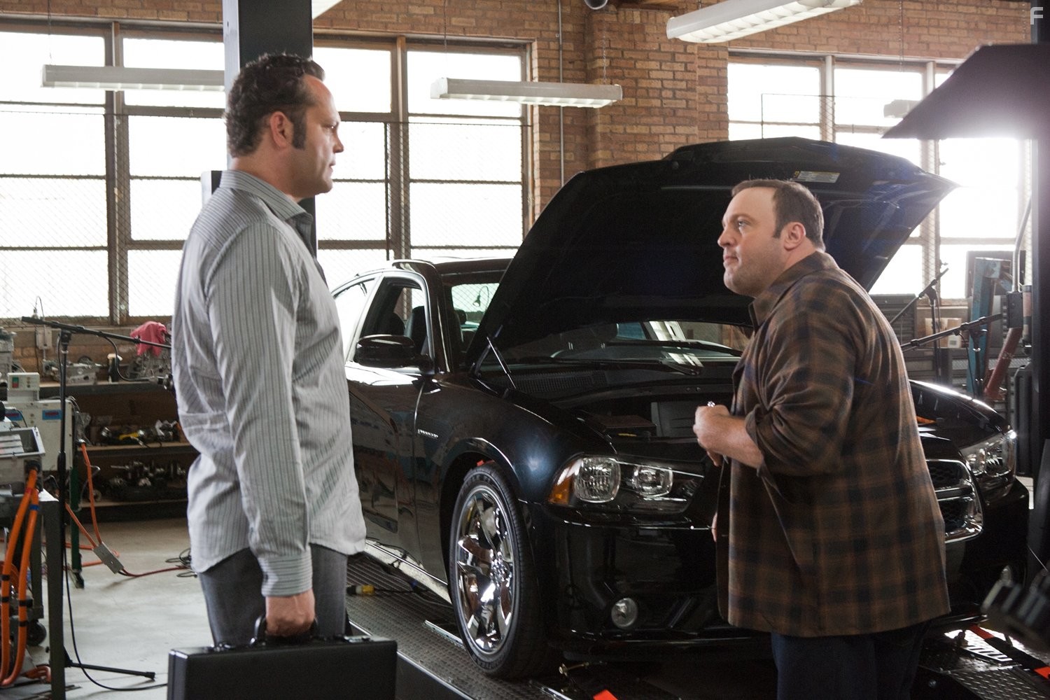Vince Vaughn and Kevin James in Дилемма (2011)