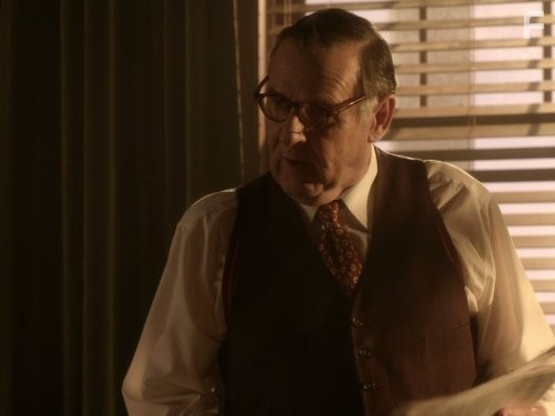 Tom Wilkinson in Клан Кеннеди (2011)