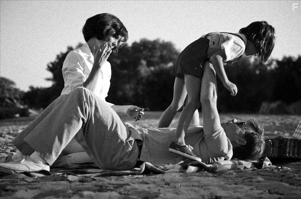 Greg Kinnear and Katie Holmes in Клан Кеннеди (2011)